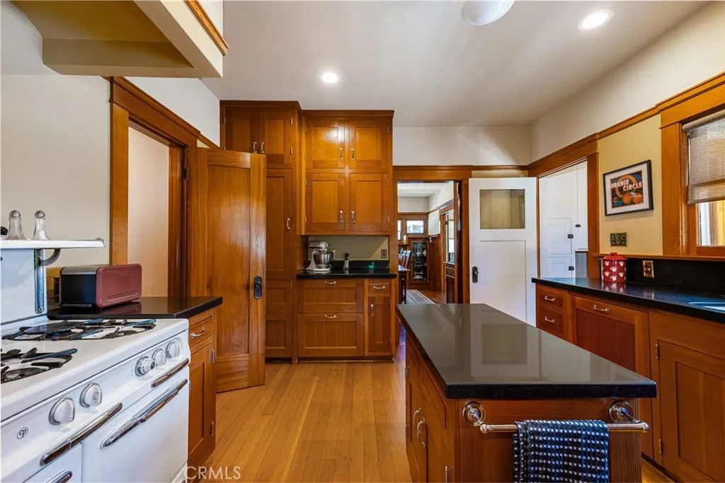 155 N Cleveland Street, Orange, California 92866 home-pic-13