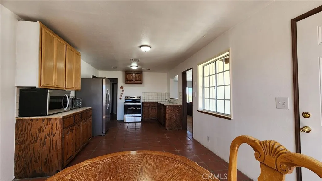 18597 Saint Basil, Adelanto, California 92301 home-pic-5