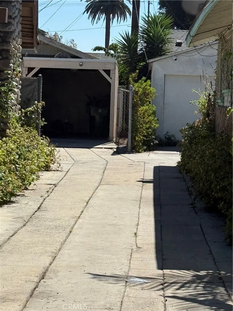 1340 W 58th, Los Angeles, California 90044 home-pic-1