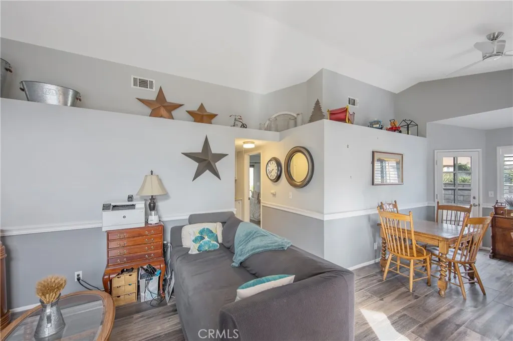 28123 Seco Canyon 94, Saugus, California 91390 home-pic-10