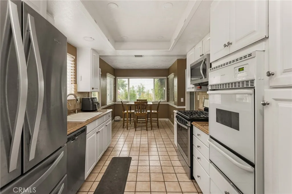 7233 Bel Air St, Corona, California 92881 home-pic-22