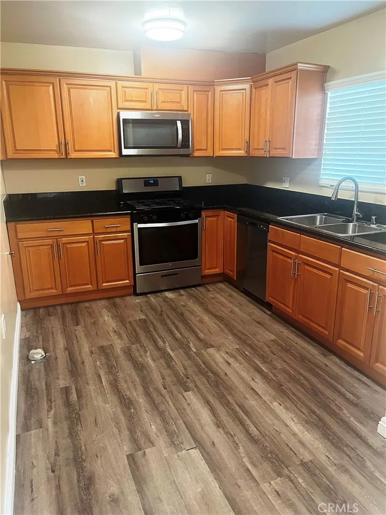 1915 1917 S Orange Drive, Los Angeles, California 90016 home-pic-2