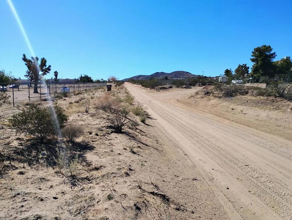 565 Inez Avenue, Landers, California 92285 — photo 5