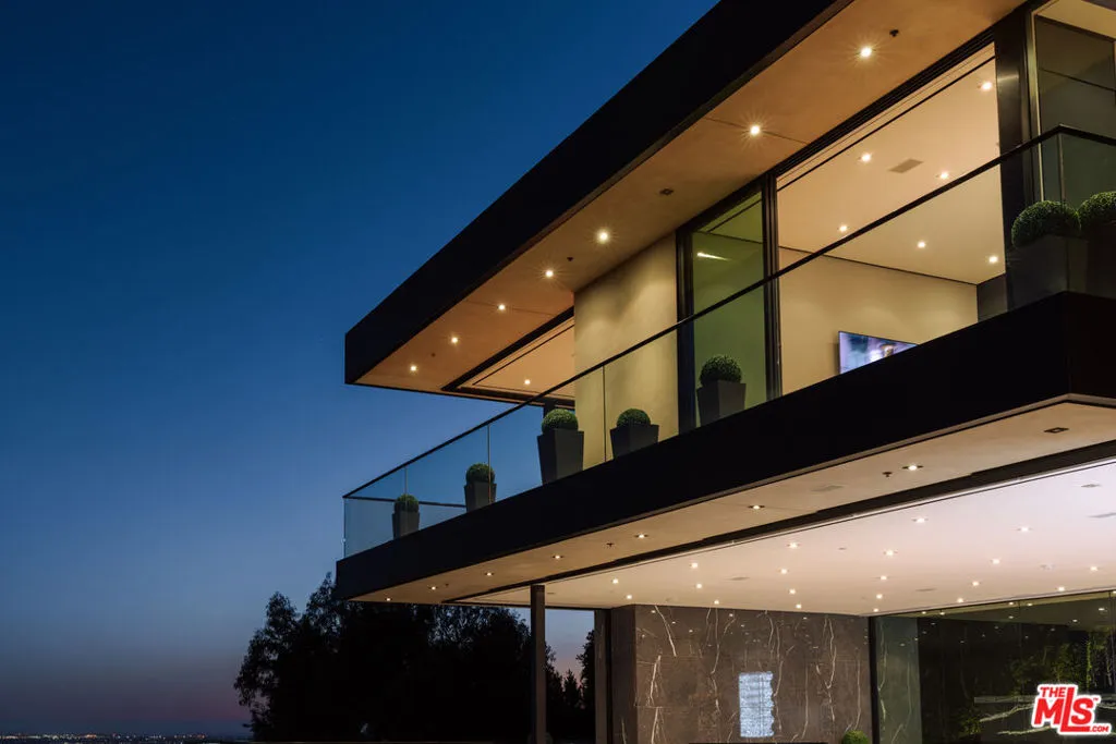 9199 Thrasher Avenue, Los Angeles, California 90069 home-pic-30