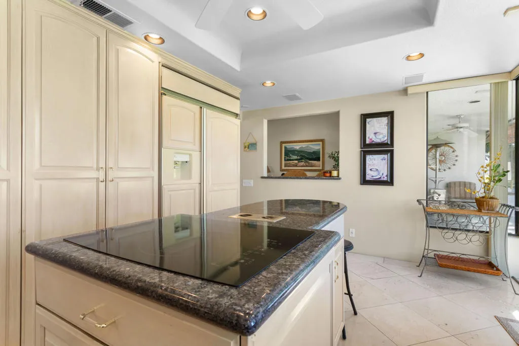 41 Don Quixote Drive, Rancho Mirage, California 92270 home-pic-14