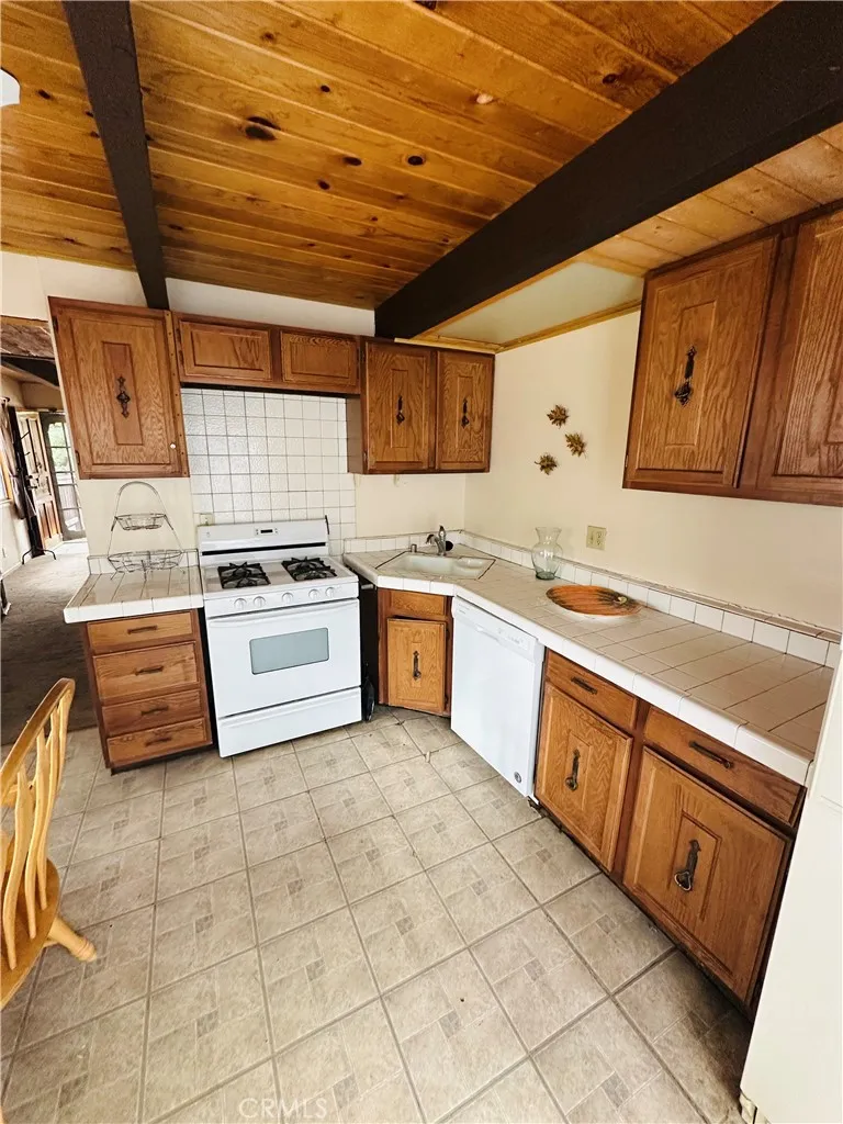 610 Holmes, Sugarloaf, California 92386 home-pic-5