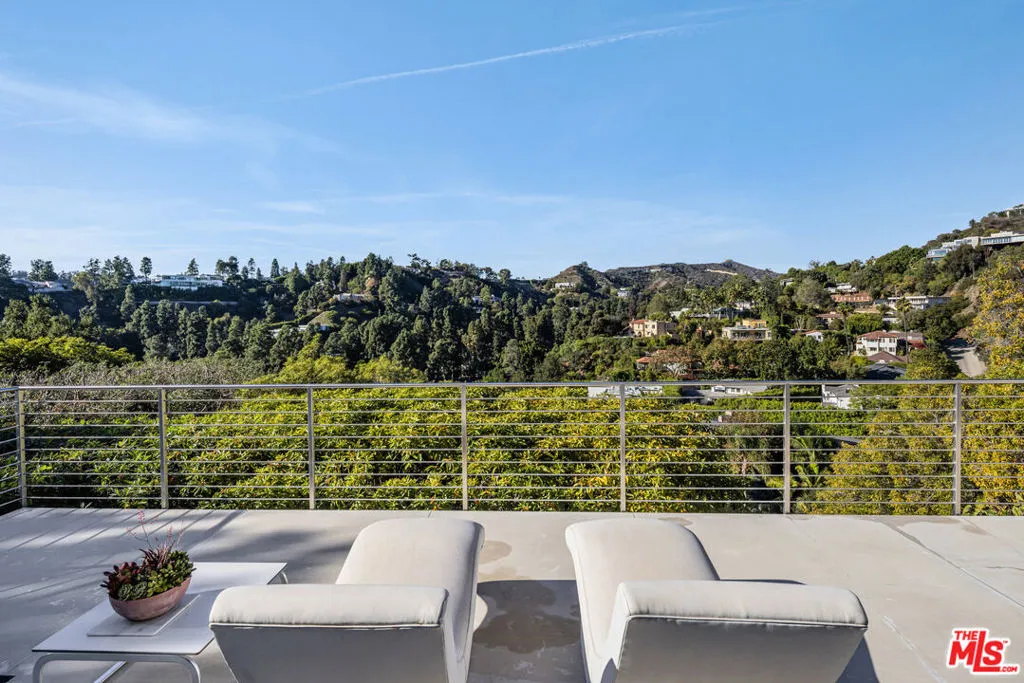 9422 Readcrest Drive, Beverly Hills, California 90210 home-pic-11