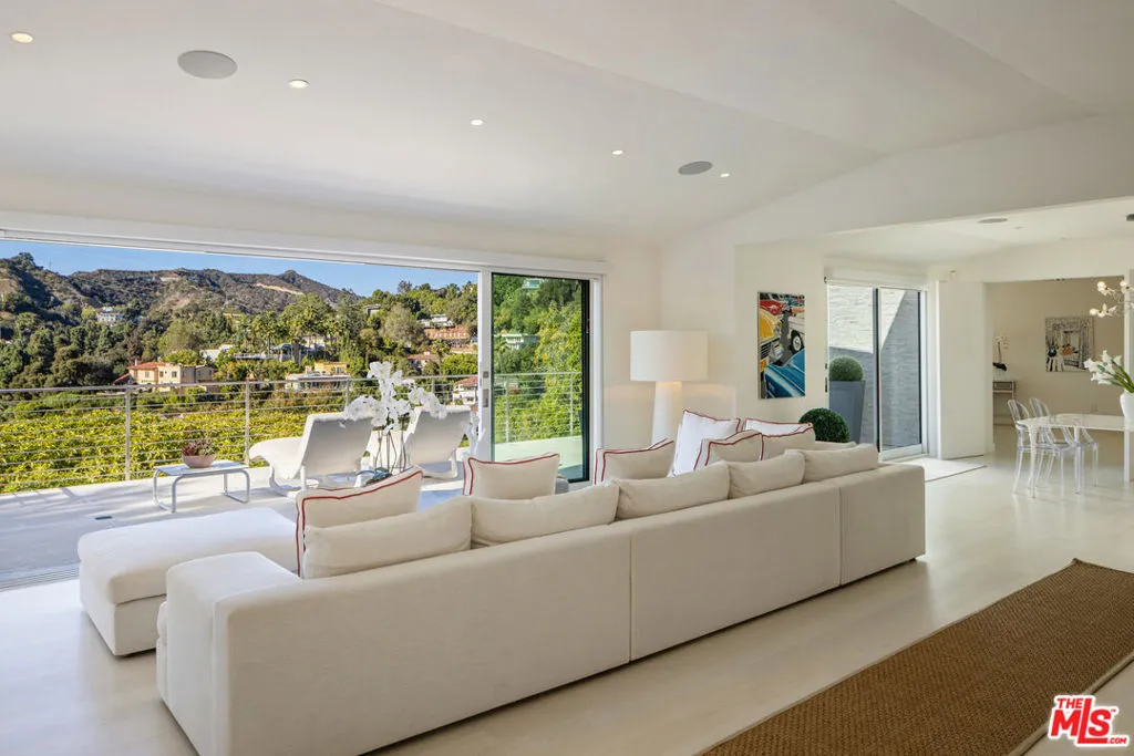 9422 Readcrest Drive, Beverly Hills, California 90210 home-pic-8