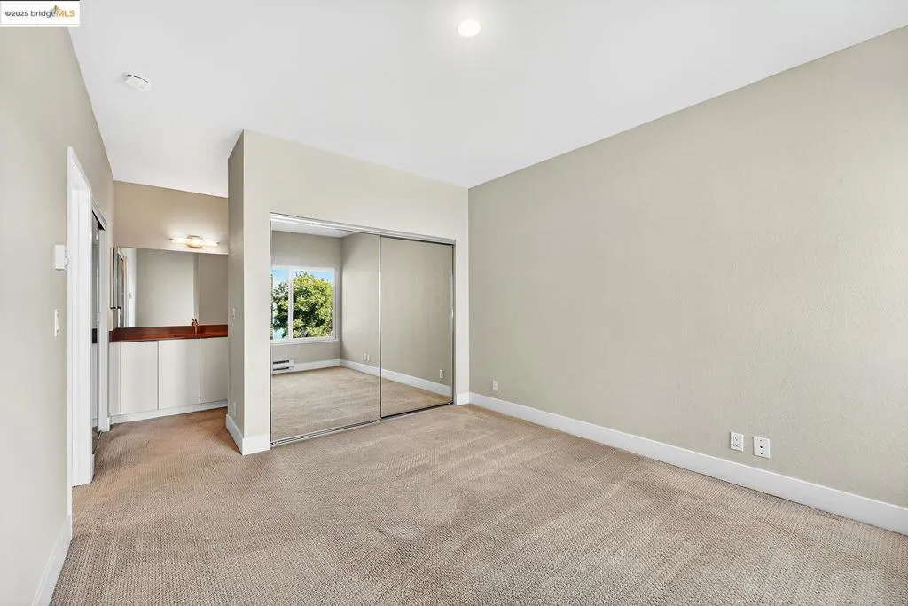 162 Lakeshore Ct, Richmond, California 94804 home-pic-21