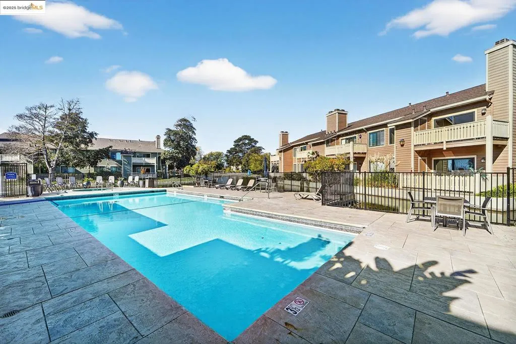 162 Lakeshore Ct, Richmond, California 94804 home-pic-39