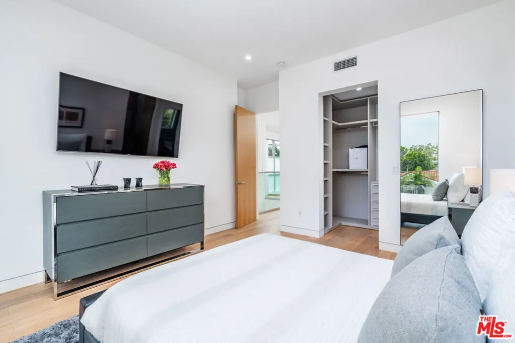 721 N Vista Street, Los Angeles, California 90046 home-pic-23