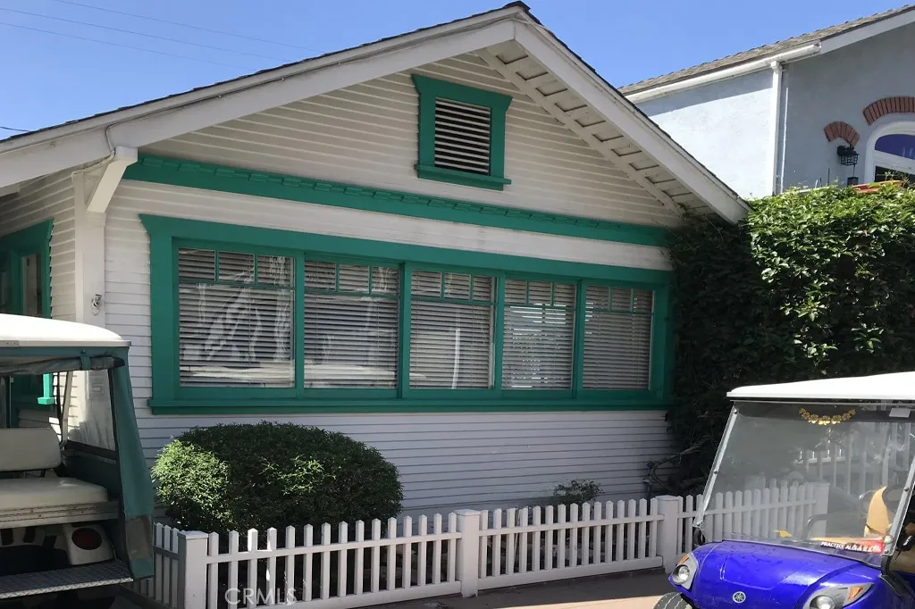 335 Clemente Avenue, Avalon, California 90704 home-pic-1