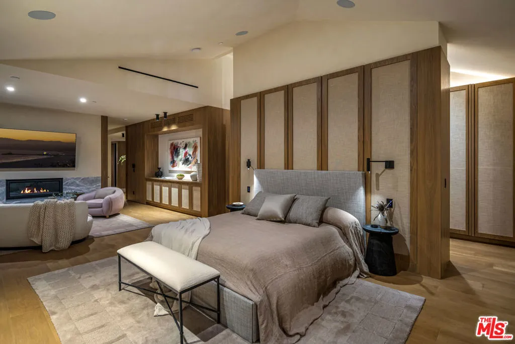 1600 Rising Glen Road, Los Angeles, California 90069 home-pic-16