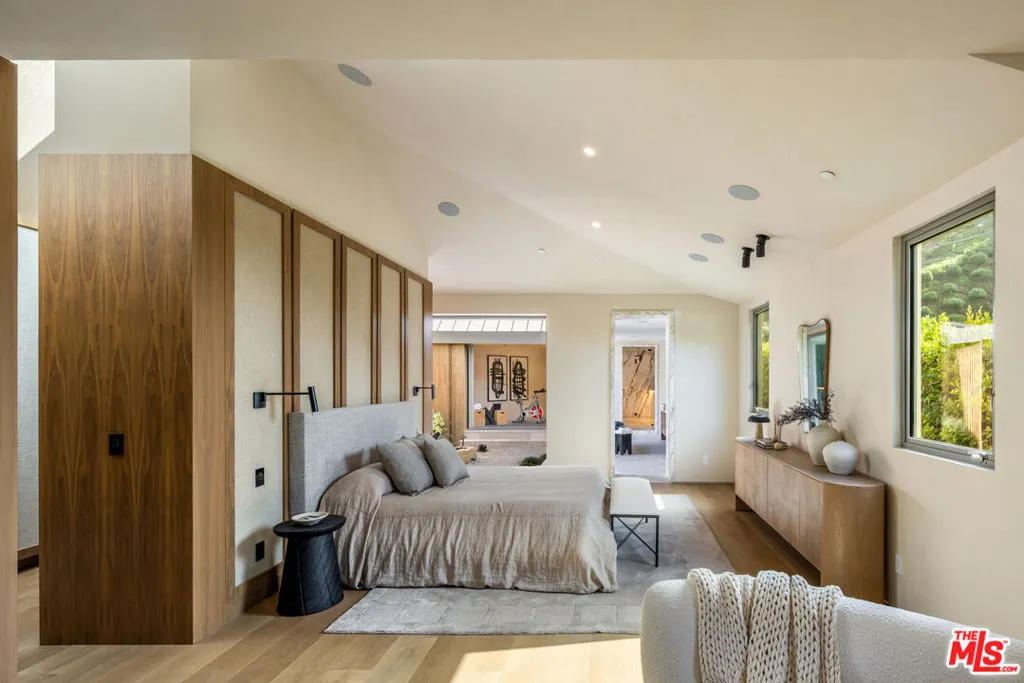 1600 Rising Glen Road, Los Angeles, California 90069 home-pic-17