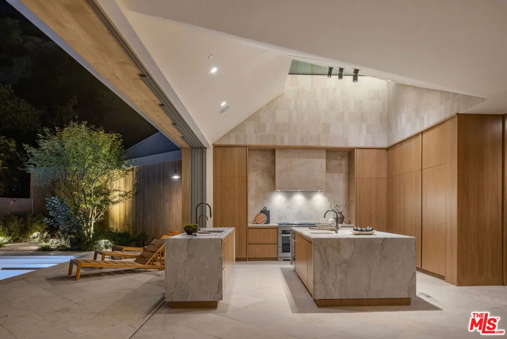 1600 Rising Glen Road, Los Angeles, California 90069 home-pic-4