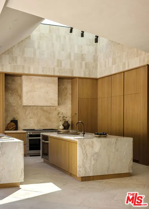 1600 Rising Glen Road, Los Angeles, California 90069 home-pic-5