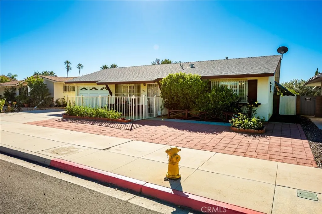 1461 W Mayberry, Hemet, California 92543 home-pic-1