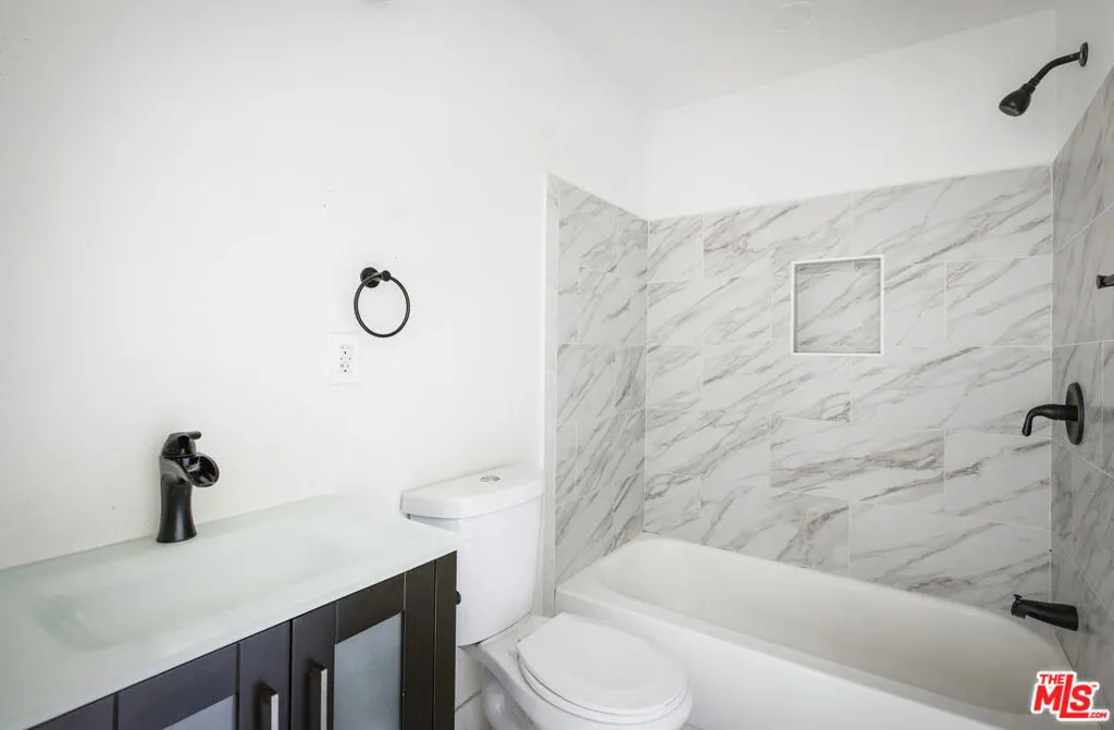 2074 W 29th Street, Los Angeles, California 90018 home-pic-25