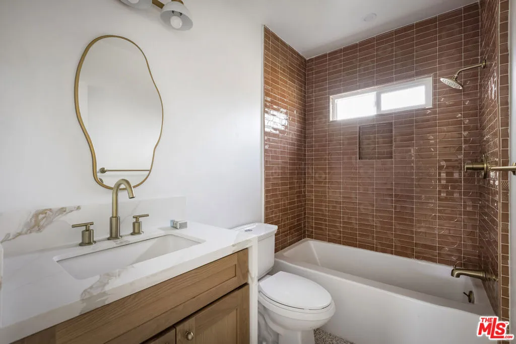 1402 Allesandro Street, Los Angeles, California 90026 home-pic-12