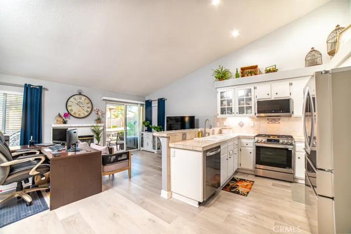 kitchen / family room combo