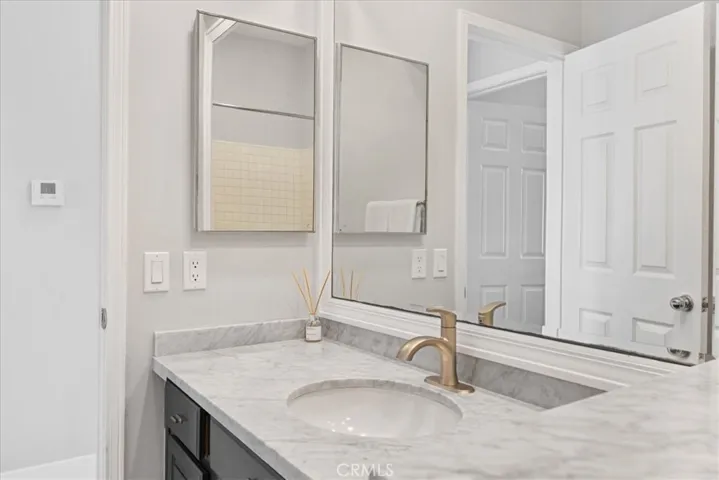 Guest bathroom.