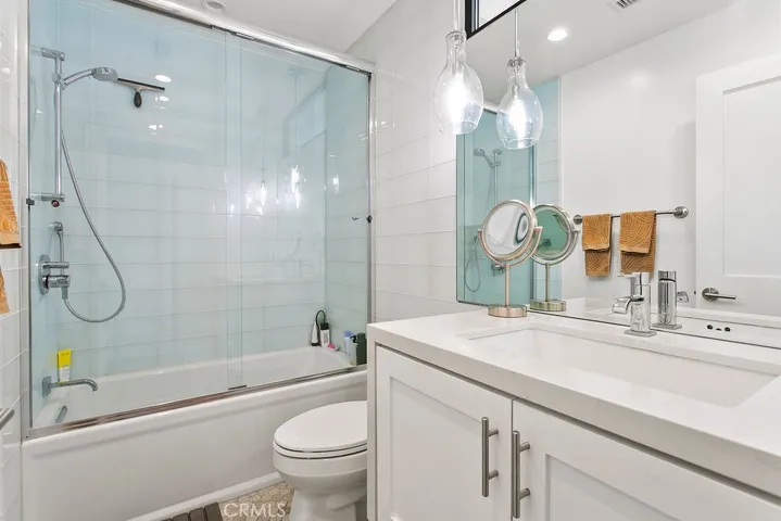 338 Vista Madera, Newport Beach, California 92660
