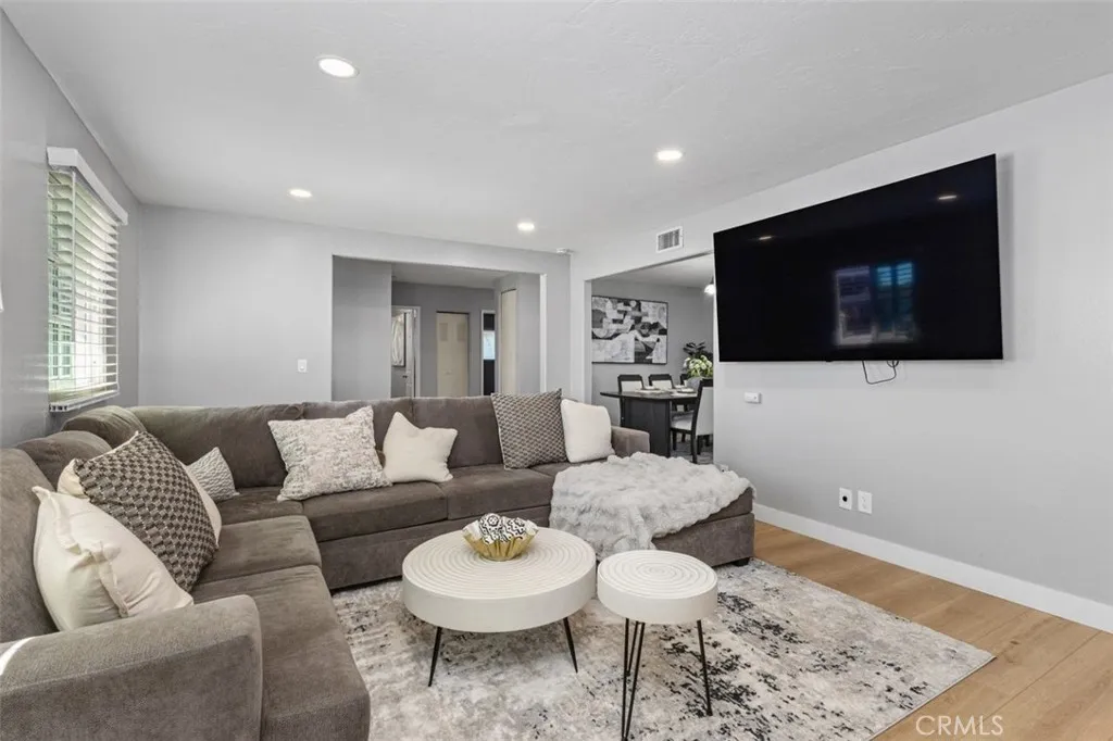 123 E Wilson, Orange, California 92867 home-pic-2