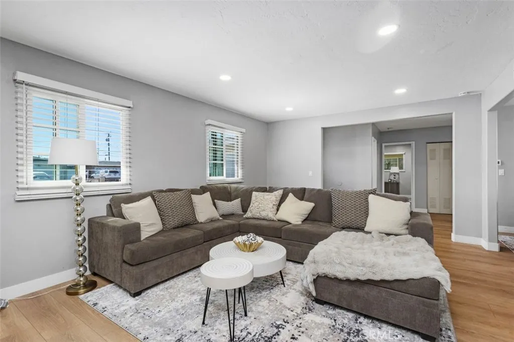 123 E Wilson, Orange, California 92867 home-pic-1