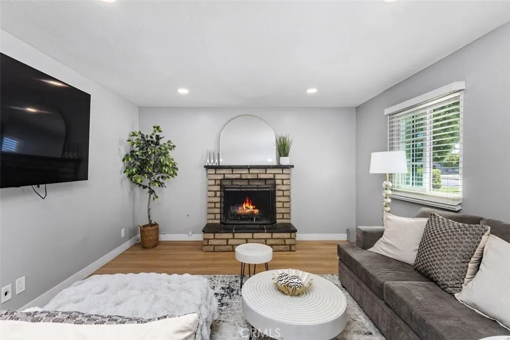 123 E Wilson, Orange, California 92867 home-pic-0