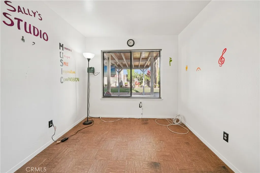 571 Oriole, Corona, California 92879 home-pic-15