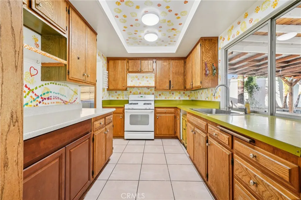 571 Oriole, Corona, California 92879 home-pic-7