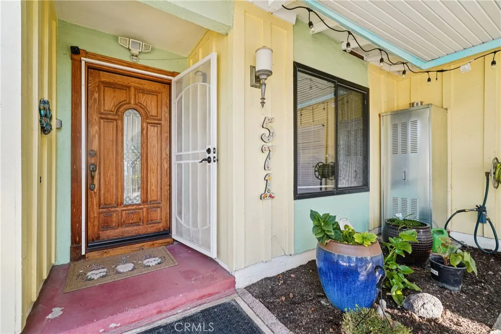 571 Oriole, Corona, California 92879 home-pic-2