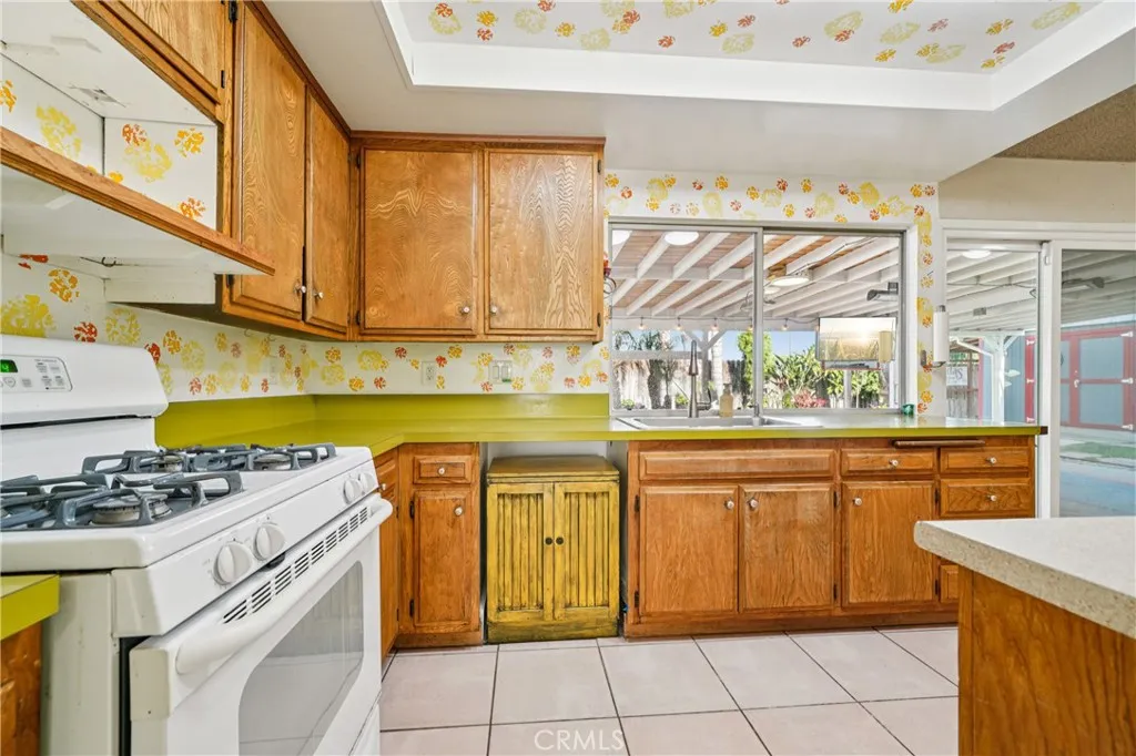 571 Oriole, Corona, California 92879 home-pic-8
