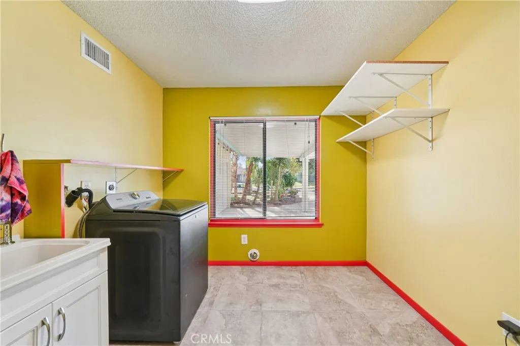 571 Oriole, Corona, California 92879 home-pic-21