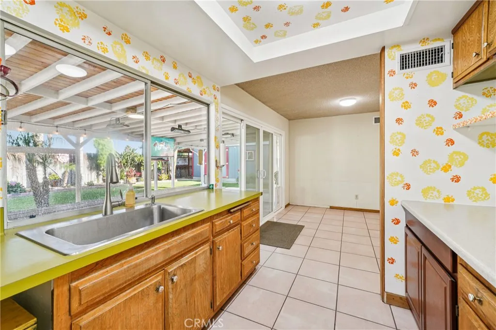 571 Oriole, Corona, California 92879 home-pic-9