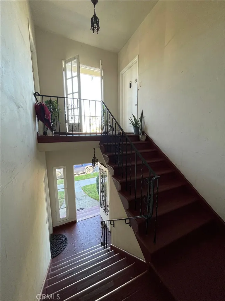630 Naranja Drive, Glendale, California 91206 home-pic-7