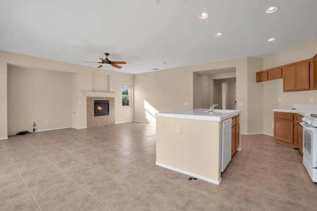 67178 Yosemite Lane, Desert Hot Springs, California 92240 home-pic-12