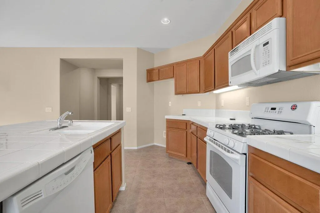 67178 Yosemite Lane, Desert Hot Springs, California 92240 home-pic-13