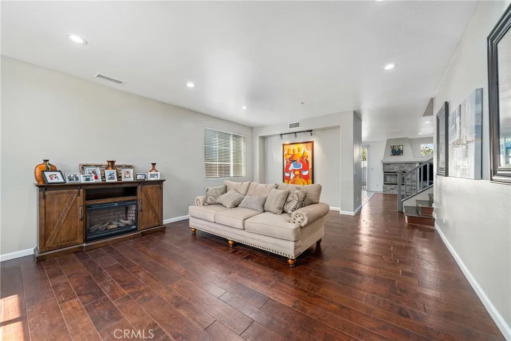 11141 Gardenhurst Court, Riverside, California 92505 home-pic-15