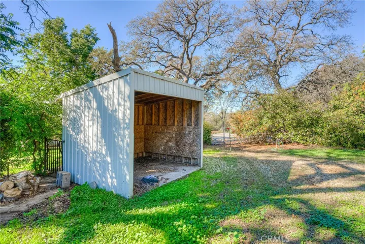 Horse shelter