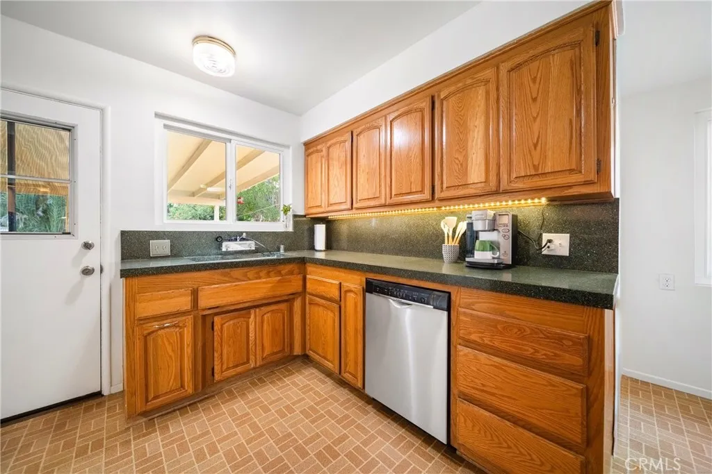 8244 London Avenue, Rancho Cucamonga, California 91730 home-pic-16