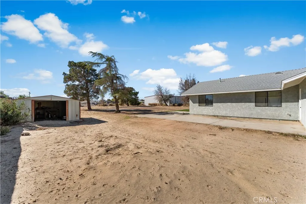 3322 E Avenue H, Lancaster, California 93535 home-pic-37