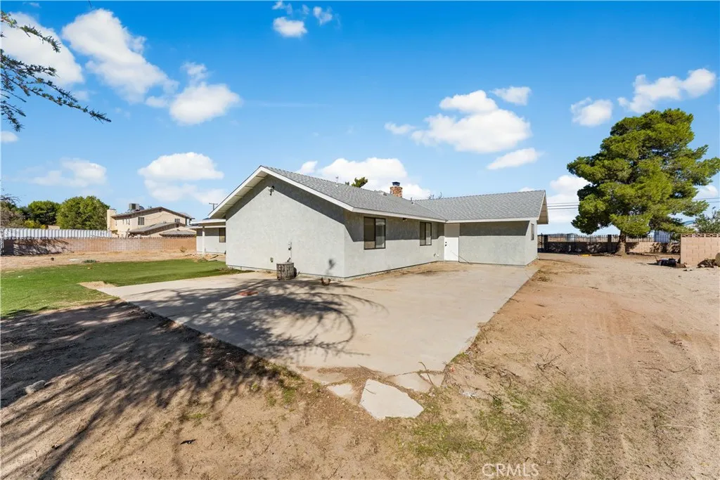 3322 E Avenue H, Lancaster, California 93535 home-pic-36