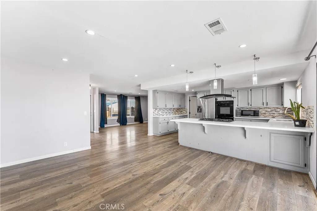 3322 E Avenue H, Lancaster, California 93535 home-pic-10