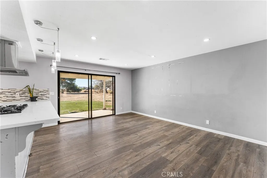 3322 E Avenue H, Lancaster, California 93535 home-pic-8