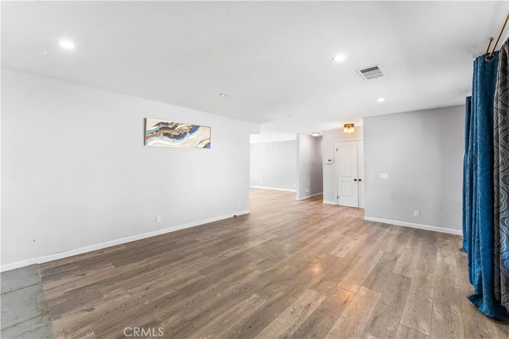 3322 E Avenue H, Lancaster, California 93535 home-pic-6