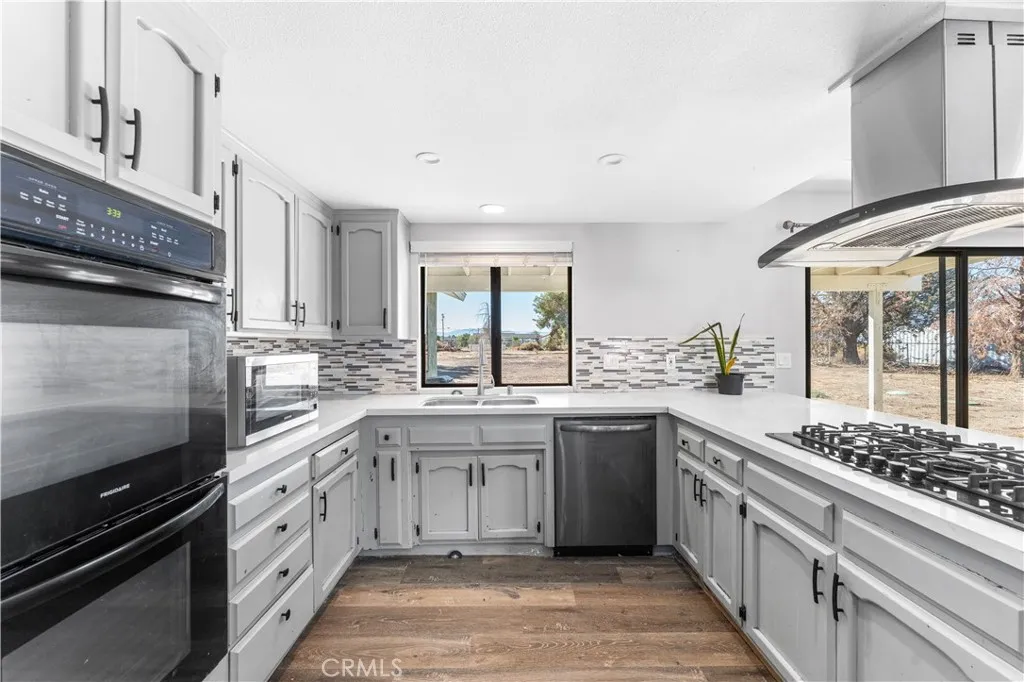 3322 E Avenue H, Lancaster, California 93535 home-pic-11