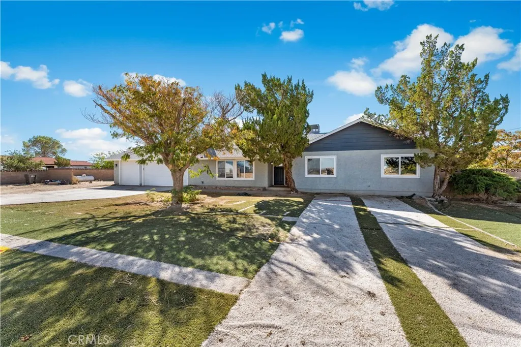 3322 E Avenue H, Lancaster, California 93535 home-pic-1