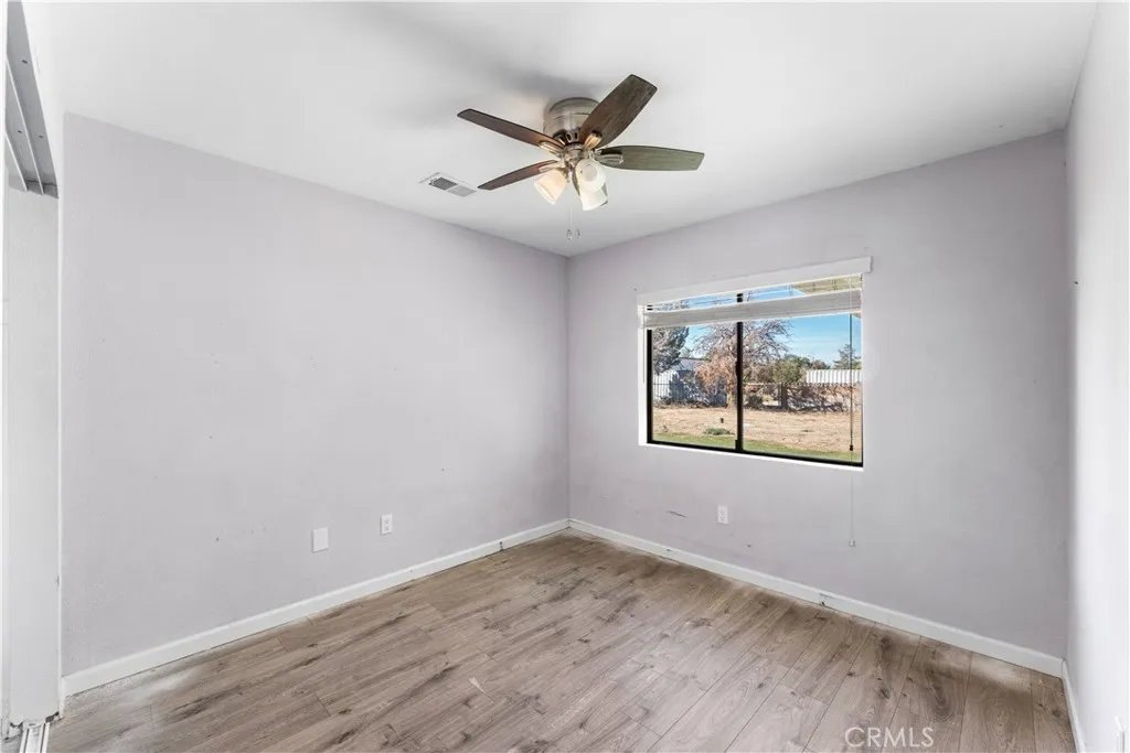 3322 E Avenue H, Lancaster, California 93535 home-pic-21