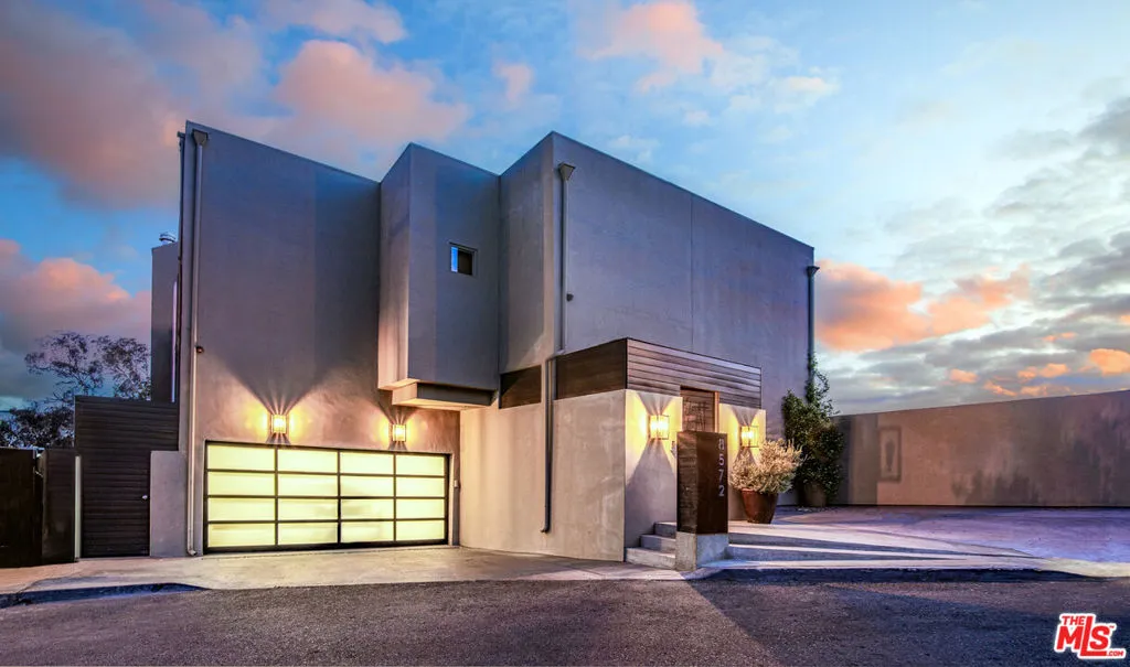 8572 Hillside Avenue, Los Angeles, California 90069 home-pic-1